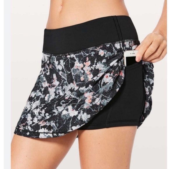lululemon athletica Dresses & Skirts - Lululemon pace rival skirt size 8 in spring bloom multi black